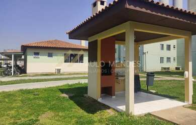 Imagem: O apartamento possui 2 Dormitórios, 1 Banheiro, 1 Vaga na garagem