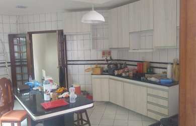 Imagem 2: Belíssima Casa de 3 dormitórios com churrasqueira e piscina em residencial fechado