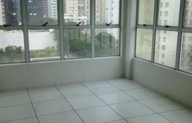 Imagem: O depósito possui 2 Vagas na garagem e 167m² de Área e está