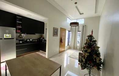 Imagem: A casa possui 3 Dormitórios e está localizado em Jardim Montecatini