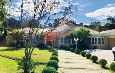 Imagem: A casa possui 4 Dormitórios, 5 Banheiros, 5 Vagas na garagem