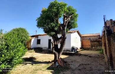 Imagem: A casa possui 3 Dormitórios, 1 Banheiro, 4 Vagas na garagem