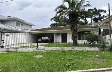 Imagem: A casa possui 5 Dormitórios, 5 Banheiros, 5 Vagas na garagem