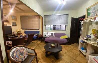 Imagem: A casa possui 4 Dormitórios, 5 Banheiros, 3 Vagas na garagem