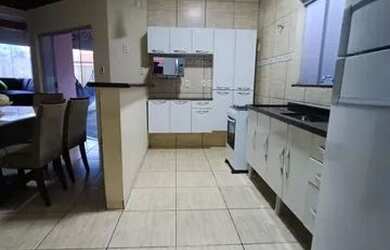 Imagem: A casa possui 2 Dormitórios, 1 Banheiro, 5 Vagas na garagem