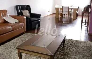 Imagem: A casa possui 3 Dormitórios, 4 Banheiros, 5 Vagas na garagem