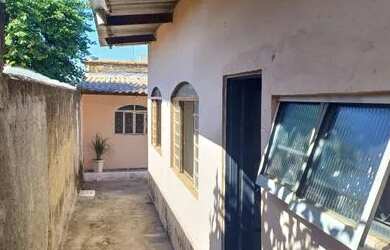 Imagem: A casa possui 2 Dormitórios, 1 Banheiro e está localizado