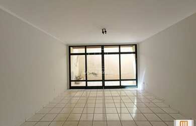 Imagem: O apartamento possui 3 Dormitórios, 1 Banheiro, 1 Vaga na garagem