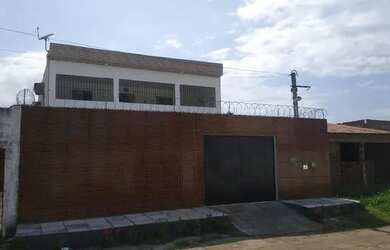 Imagem: A casa possui 5 Dormitórios, 3 Banheiros, 3 Vagas na garagem