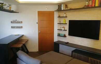 Imagem: O apartamento possui 2 Dormitórios, 1 Banheiro, 1 Vaga na garagem