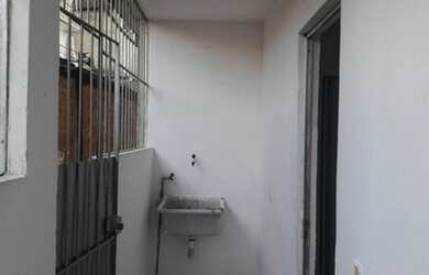 Imagem: A casa possui 1 Dormitório, 1 Banheiro e está localizado