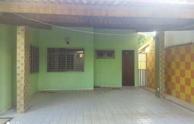 Imagem: A casa possui 5 Dormitórios, 4 Banheiros, 5 Vagas na garagem