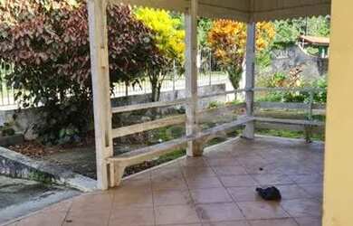 Imagem: A casa possui 3 Dormitórios, 2 Banheiros, 4 Vagas na garagem