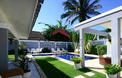 Imagem: A casa possui 5 Dormitórios, 5 Banheiros, 2 Vagas na garagem