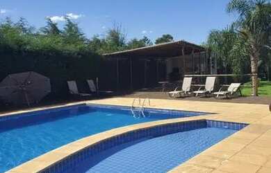 Imagem: A casa em condomínio possui 4 Dormitórios, 4 Banheiros, 2