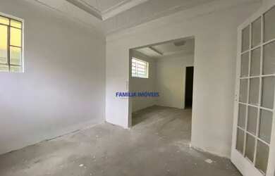 Imagem: A casa possui 4 Dormitórios, 3 Banheiros, 5 Vagas na garagem