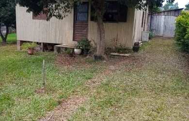 Imagem: A casa possui 3 Dormitórios, 1 Banheiro, 1 Vaga na garagem