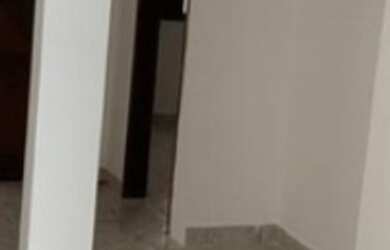 Imagem: A casa possui 3 Dormitórios, 1 Banheiro, 2 Vagas na garagem