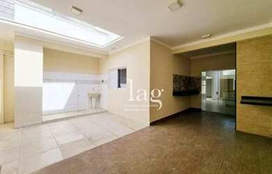 Imagem: A casa em condomínio possui 3 Dormitórios, 2 Banheiros, 2