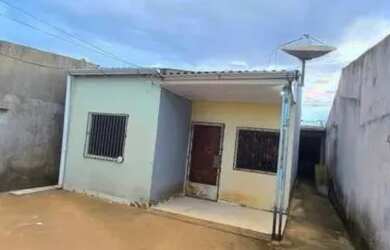 Imagem: A casa possui 2 Dormitórios, 1 Banheiro, 1 Vaga na garagem