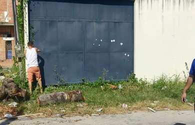 Imagem: A casa possui 3 Dormitórios, 2 Banheiros, 3 Vagas na garagem