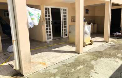 Imagem: A casa possui 2 Dormitórios, 2 Banheiros, 1 Vaga na garagem