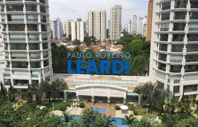 Imagem: O depósito possui 3 Vagas na garagem, 70m² de Área e está