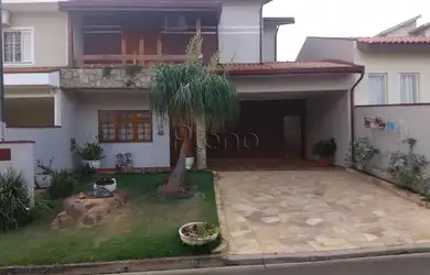 Imagem: A casa possui 3 Dormitórios, 2 Banheiros, 4 Vagas na garagem