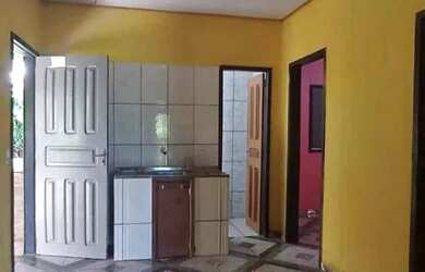 Imagem: A casa possui 3 Dormitórios, 1 Banheiro e está localizado