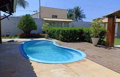 Imagem: A casa possui 4 Dormitórios, 4 Banheiros, 5 Vagas na garagem