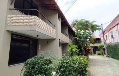 Imagem: A casa possui 3 Dormitórios, 3 Banheiros, 2 Vagas na garagem