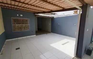 Imagem: A casa possui 2 Dormitórios, 1 Banheiro, 2 Vagas na garagem