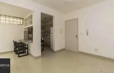 Imagem: Apartamento de 1 dormitório, com um pequeno pátio no bairro