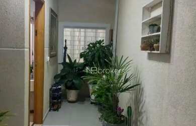 Imagem: A casa possui 2 Dormitórios, 2 Banheiros, 2 Vagas na garagem