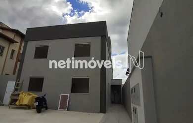 Imagem: O apartamento possui 3 Dormitórios, 1 Banheiro, 1 Vaga na garagem