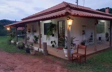 Imagem: A casa possui 2 Dormitórios, 1 Banheiro, 3000m² de Área e