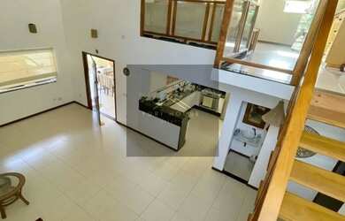 Imagem: A casa possui 4 Dormitórios, 5 Banheiros, 2 Vagas na garagem