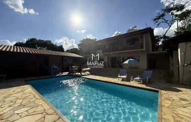 Imagem: A casa possui 5 Dormitórios, 3 Banheiros, 5 Vagas na garagem