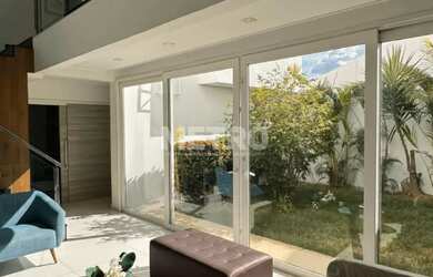 Imagem: A casa em condomínio possui 3 Dormitórios, 4 Banheiros, 230m²