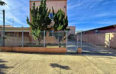 Imagem: A casa possui 4 Dormitórios, 3 Banheiros, 4 Vagas na garagem