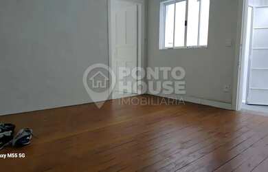 Imagem: A casa possui 2 Dormitórios, 2 Banheiros, 1 Vaga na garagem