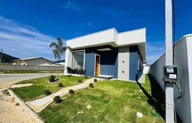 Imagem: A casa em condomínio possui 3 Dormitórios, 2 Banheiros, 2