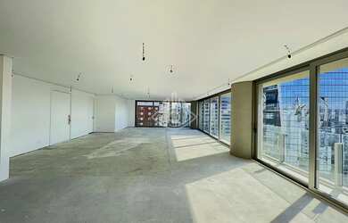 Imagem: O apartamento possui 4 Dormitórios, 4 Banheiros, 4 Vagas na