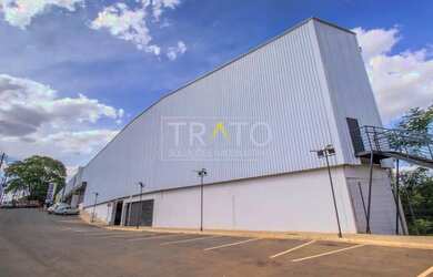 Imagem: O depósito possui 5 Vagas na garagem e 200m² de Área e está