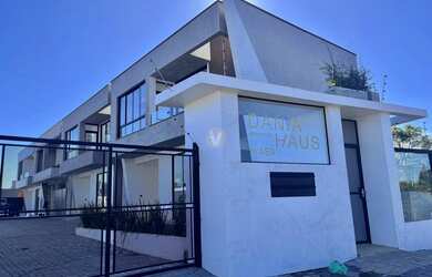 Imagem: A casa em condomínio possui 3 Dormitórios, 3 Banheiros, 1