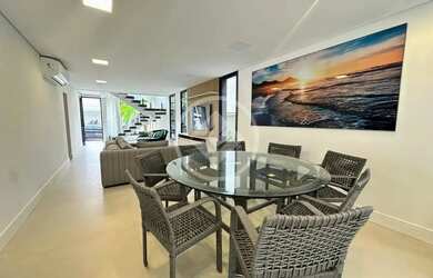 Imagem: A casa possui 5 Dormitórios, 5 Banheiros, 4 Vagas na garagem