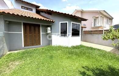 Imagem: A casa possui 3 Dormitórios, 2 Banheiros, 2 Vagas na garagem