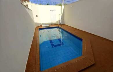 Imagem: A casa possui 3 Dormitórios, 4 Banheiros, 4 Vagas na garagem