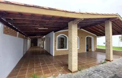 Imagem: A casa possui 2 Dormitórios, 2 Banheiros, 5 Vagas na garagem