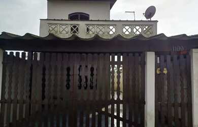 Imagem: A casa possui 2 Dormitórios, 1 Banheiro, 2 Vagas na garagem